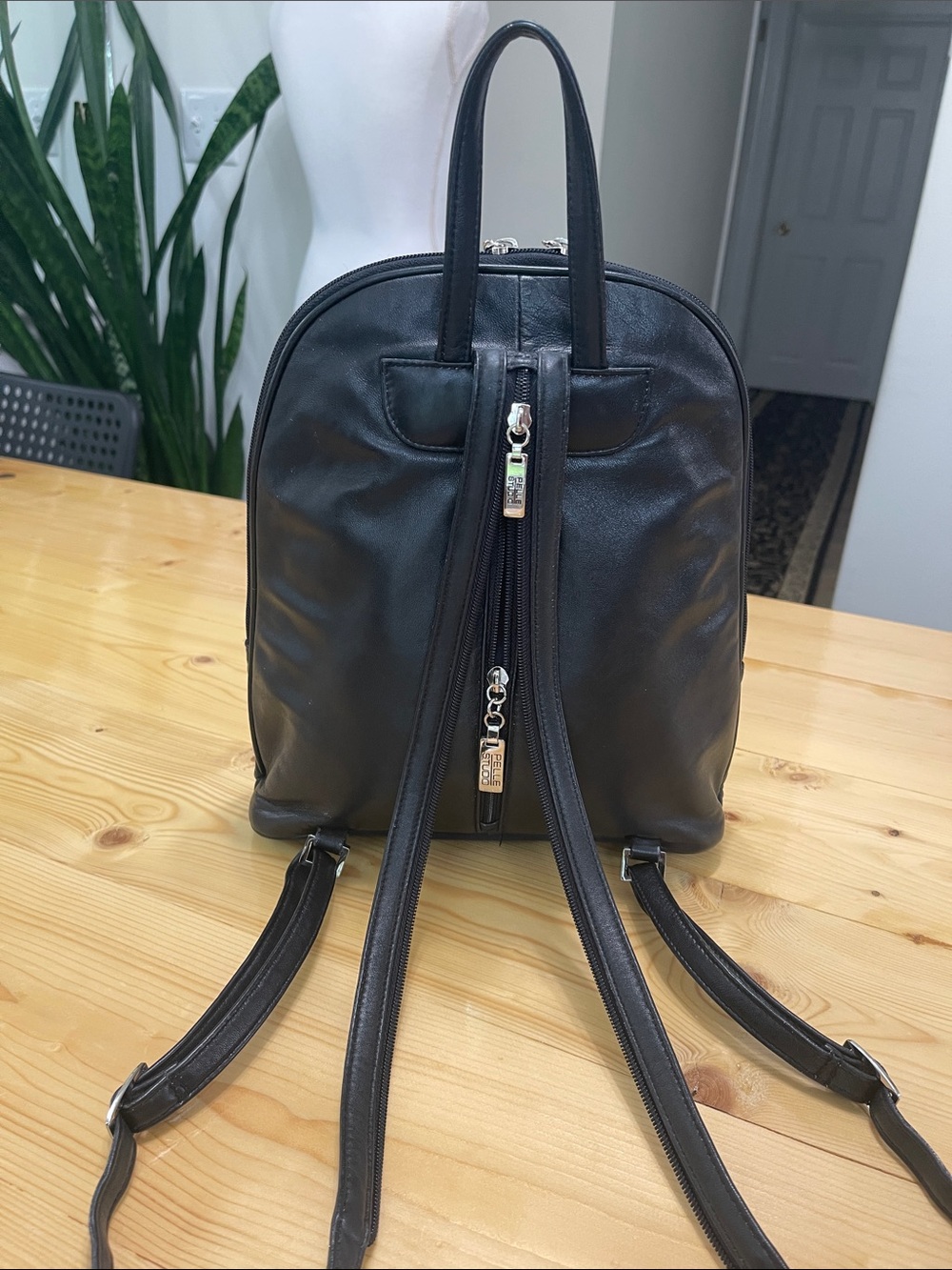 Vintage Wilson’s Leather Pelle Studio Black Leather Backpack/Sling Back Y2K - Picture 14 of 15